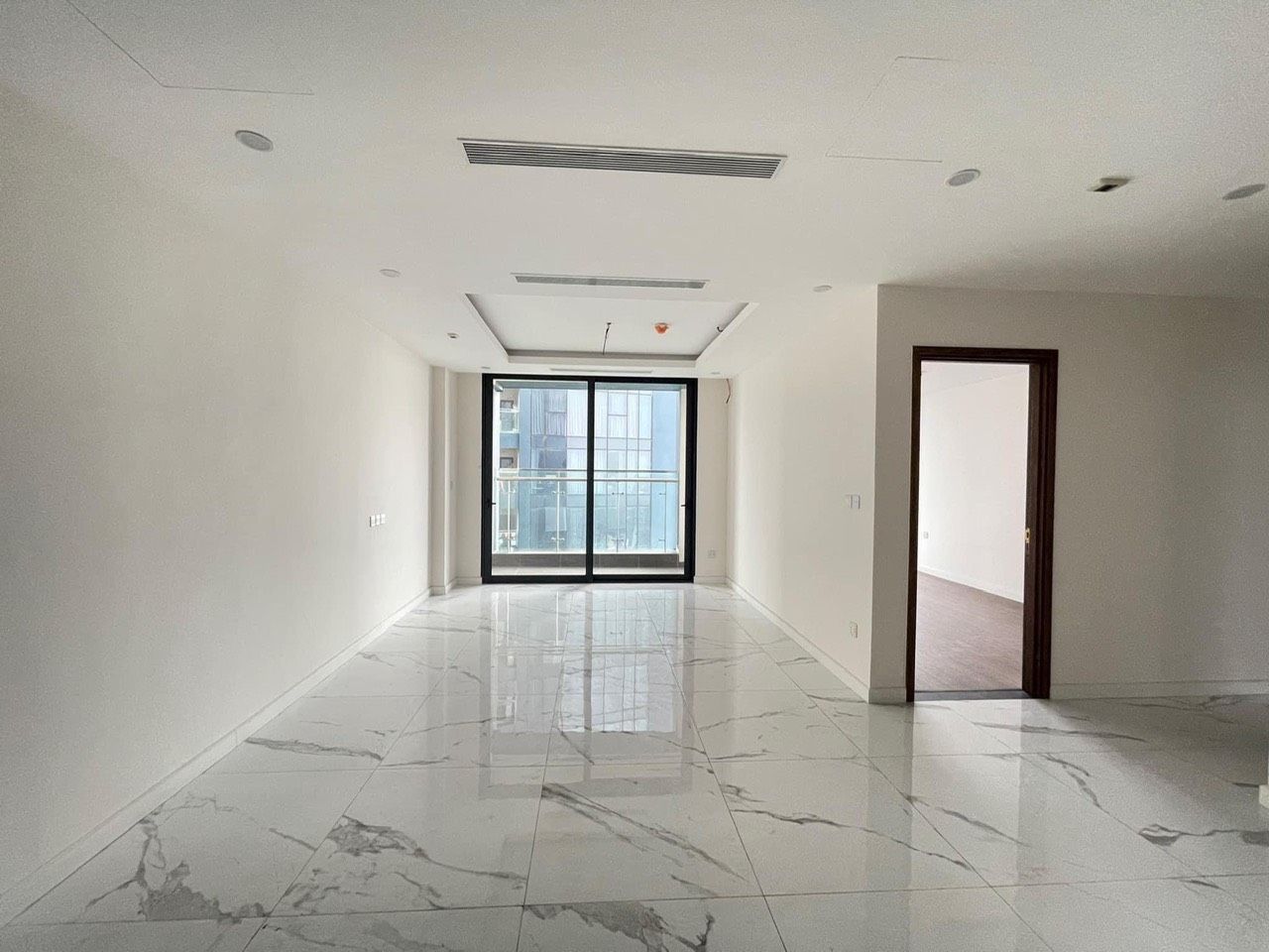 Cho thuê căn chung cư Sunshine City 3 phòng ngủ giá rẻ
