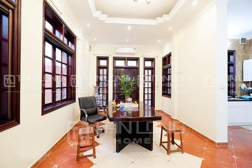 Cần tiền bán gấp biệt thự D3 Ciputra: 180m2 x 5 ngủ, đồ cơ bản, vị trí đẹp