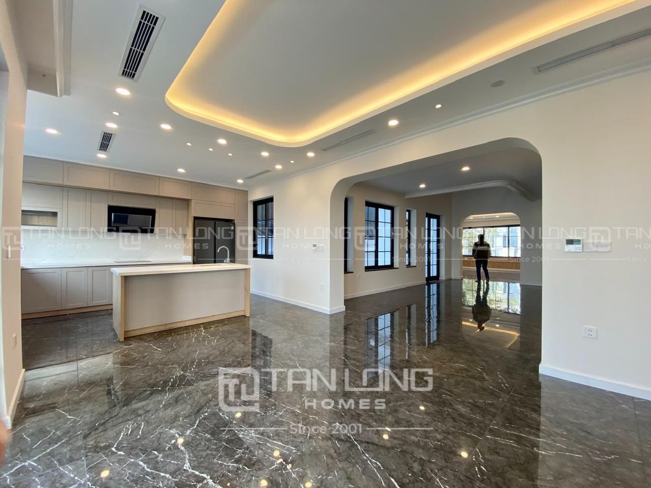 Cho thuê biệt thự đơn lập 400m2 x 3 tầng, đồ cơ bản tại khu K Ciputra