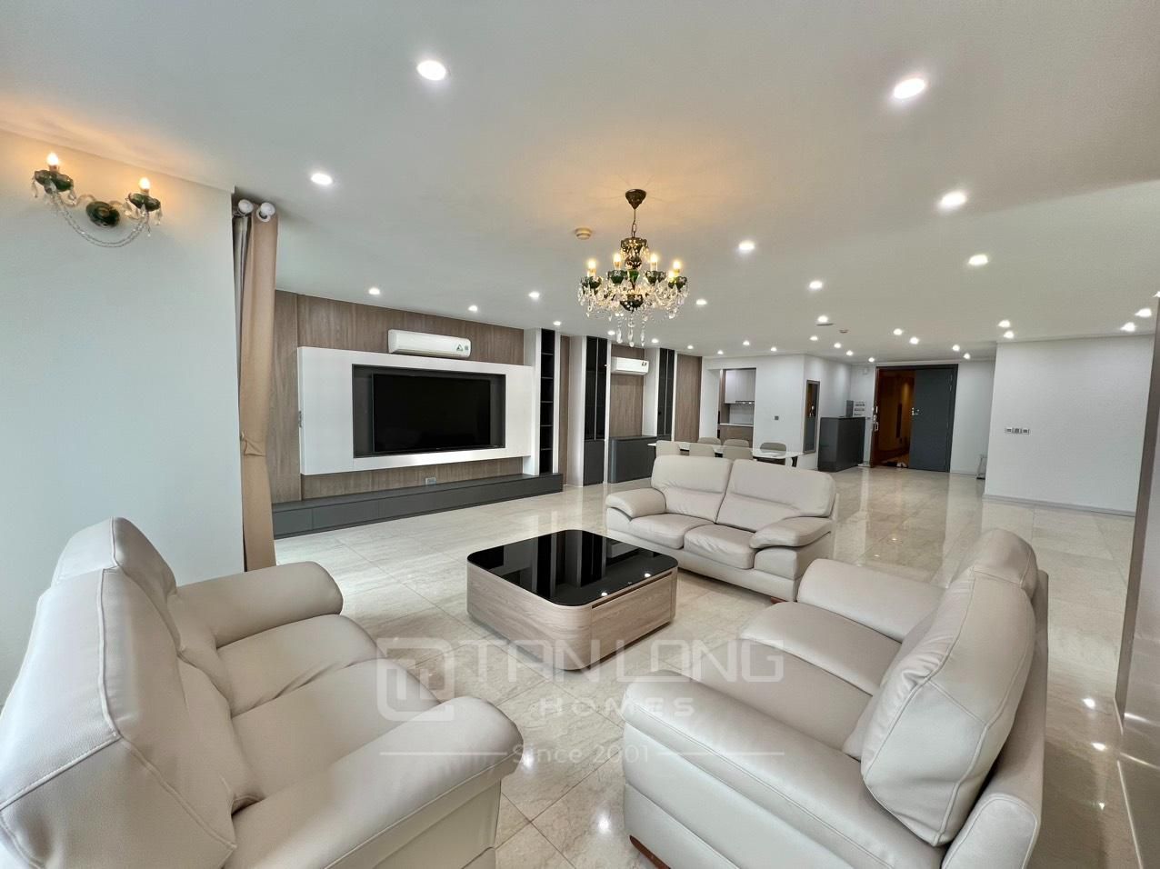 Cho thuê căn hộ đẳng cấp 3 ngủ 267m2 tòa L2 Ciputra, full đồ nhập khẩu