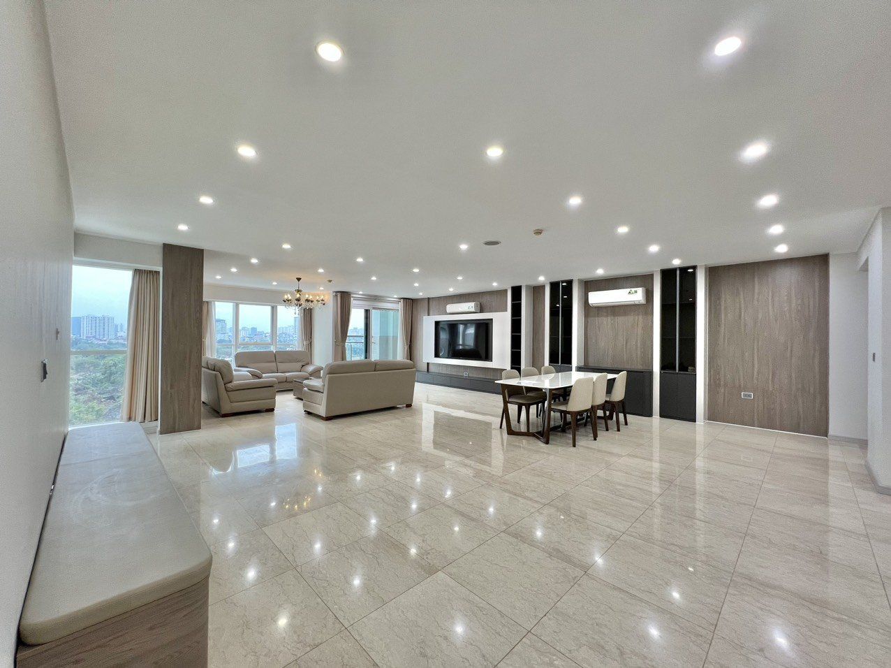 Bán căn hộ chung cư 3 phòng ngủ hướng Đông Nam An Lạc Green Symphony, view sân tập, ban công rộng