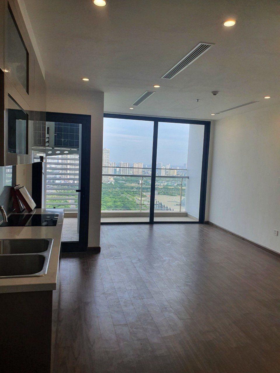 Bán căn hộ 2 phòng ngủ Vinhomes West Point tòa W1 - 69m2 ban công Đông Nam - Tầng cao