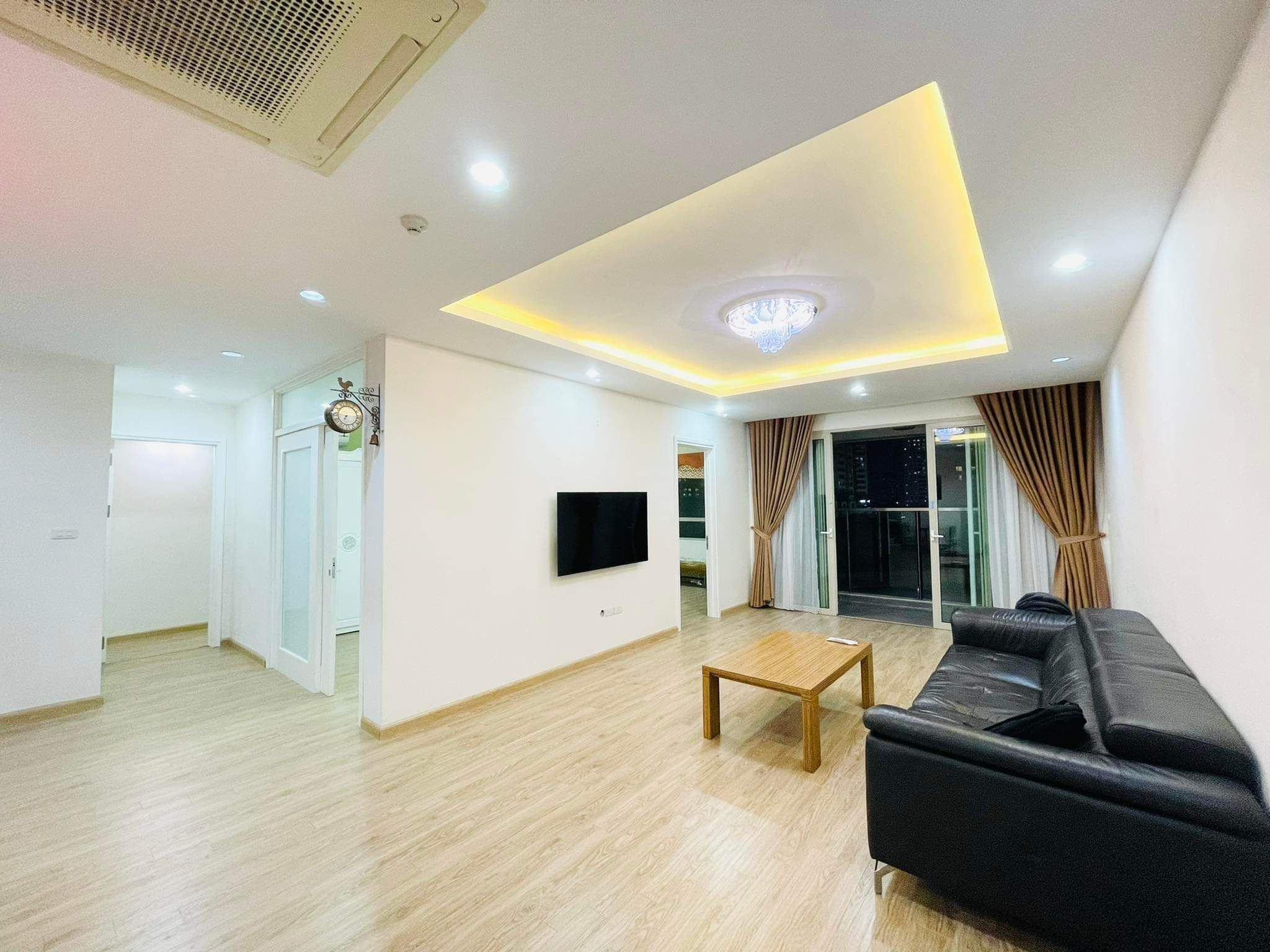 Cho thuê căn hộ 3 phòng ngủ tòa C2 Mandarin Hoàng Minh Giám - 130m2 hướng Tây Nam - Có slot ô tô