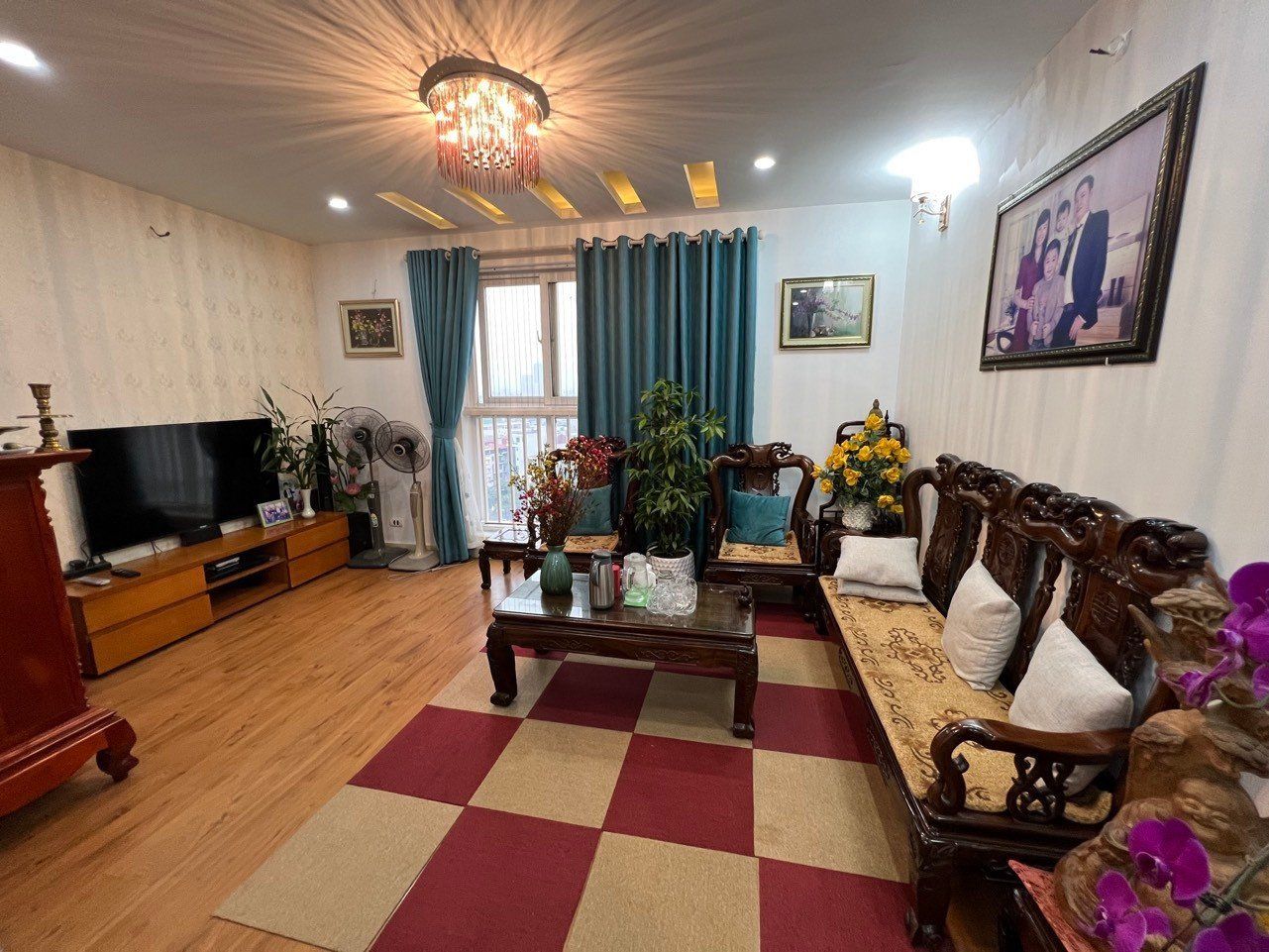 Bán căn góc 3 phòng ngủ chung cư 113, Trung Kính - Tầng trung - 110m2 hướng Đông Bắc - Có sổ