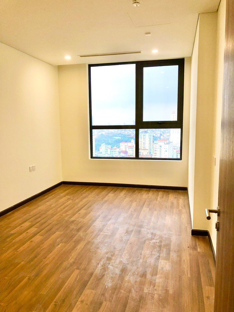 Bán căn hộ 2 phòng ngủ tòa A Mipec Rupik - DT: 77m2 - Hướng cửa Tây - Ban công hướng Đông - Có sổ