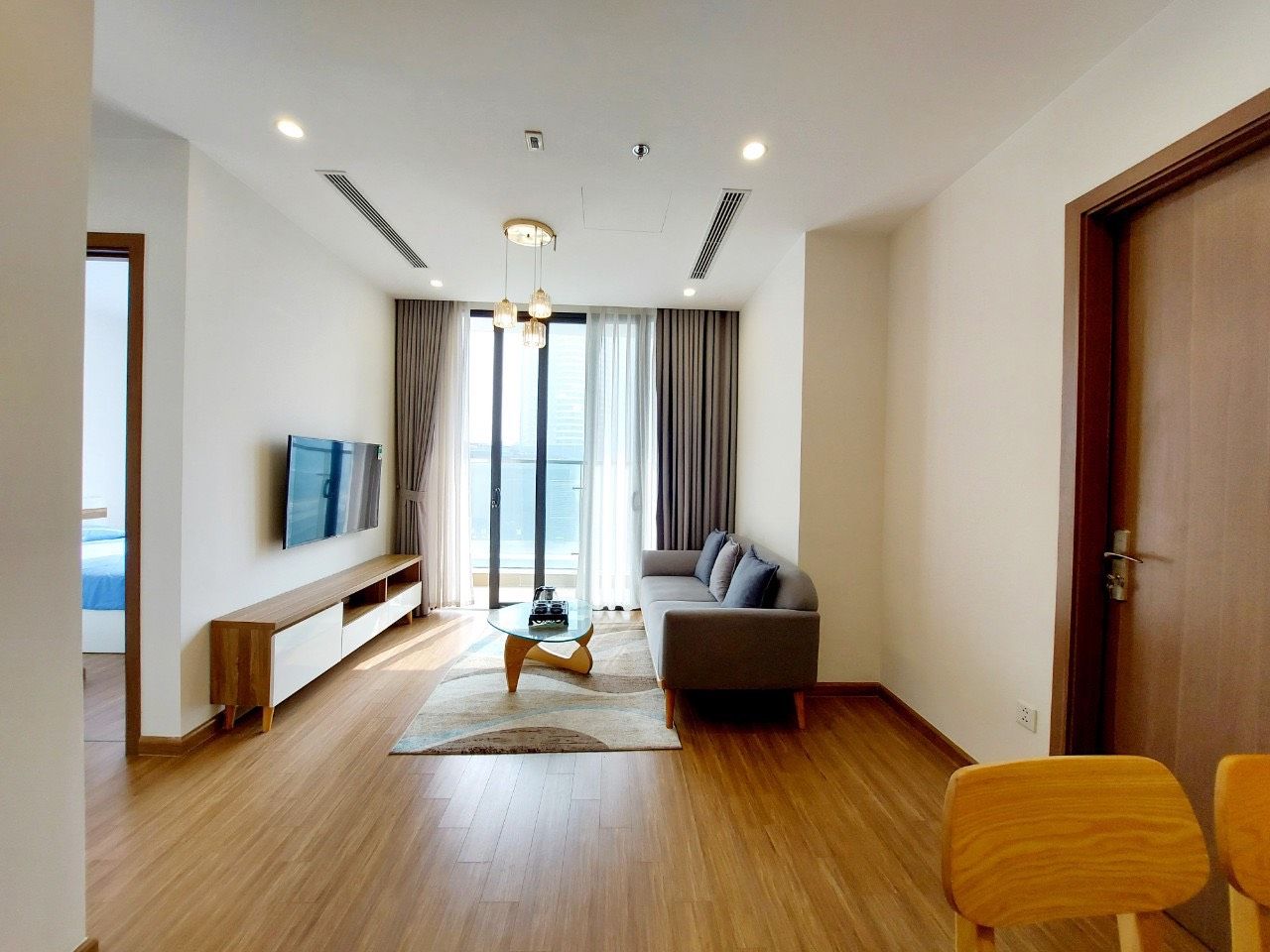 Cho thuê căn hộ 2 phòng ngủ tòa S2 Vinhomes SkyLake - DT: 69m2 đầy đủ nội thất - Khách nước ngoài