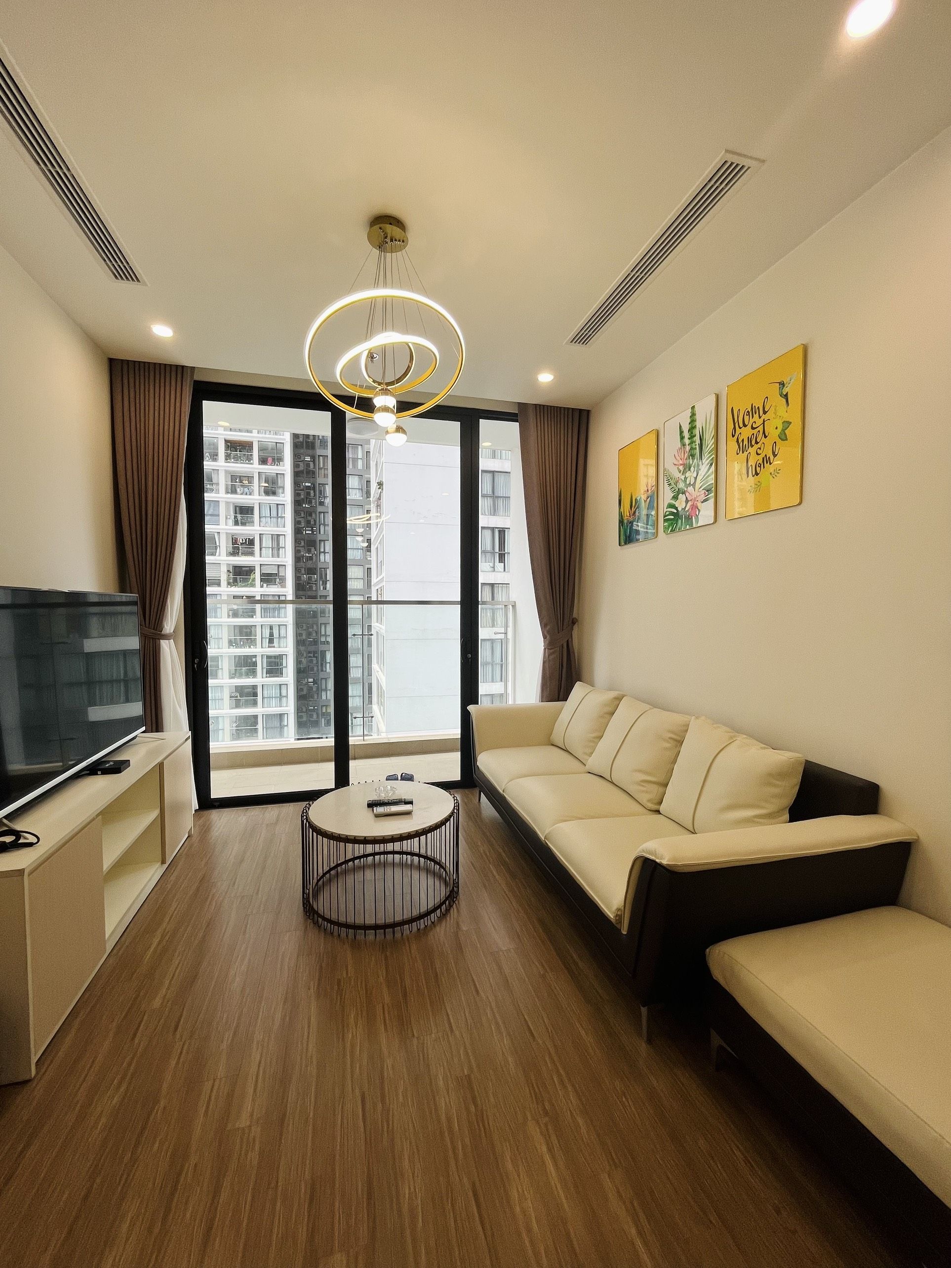 Cho thuê căn hộ 2 phòng ngủ Vinhomes Skylake tòa S1 - DT: 72.37m2 đủ đồ - Có slot ô tô