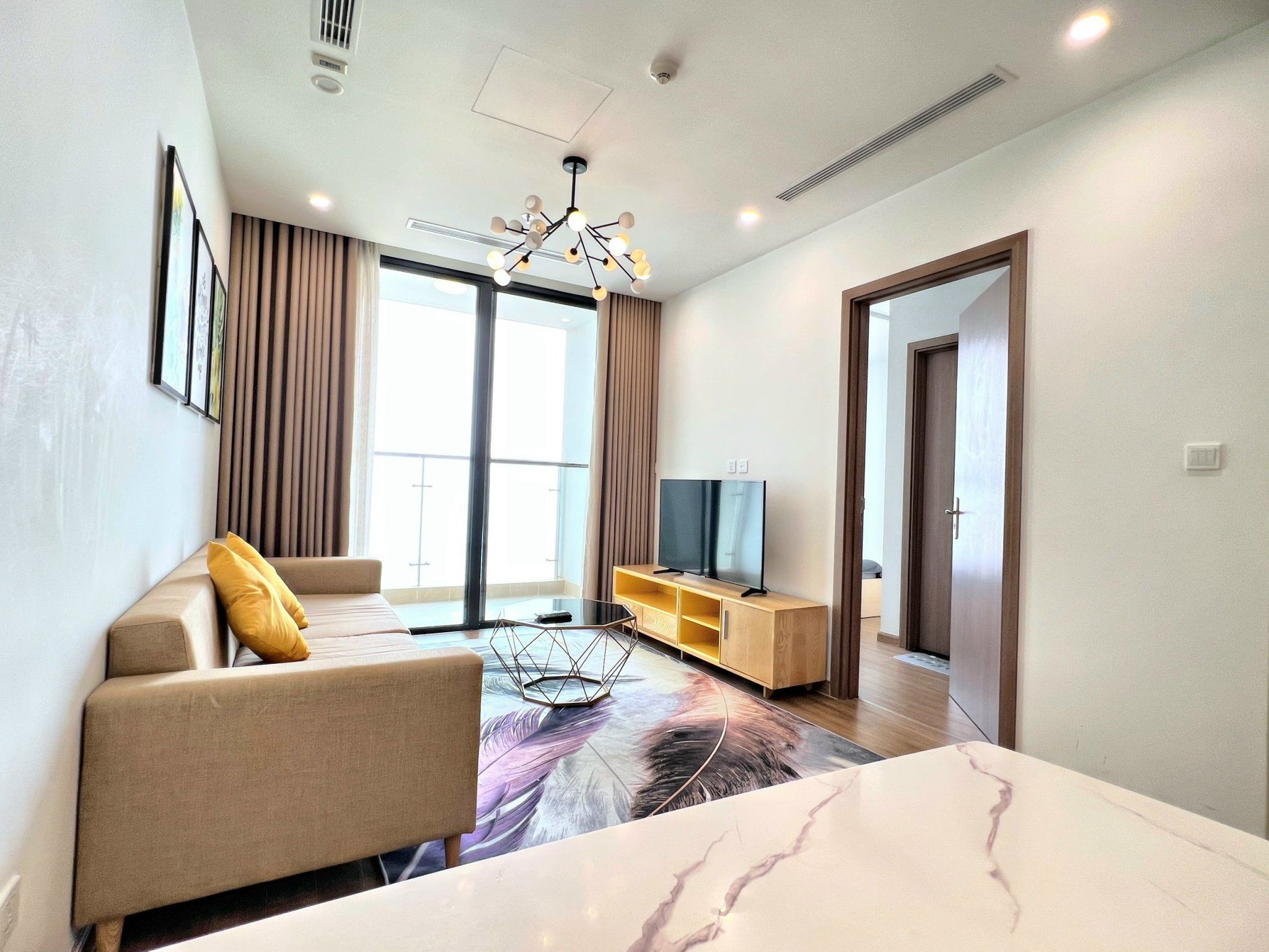 Cho thuê căn hộ 2 phòng ngủ Vinhomes Skylake tòa S3 view nhìn ra hồ - Full nội thất - DT: 77m2