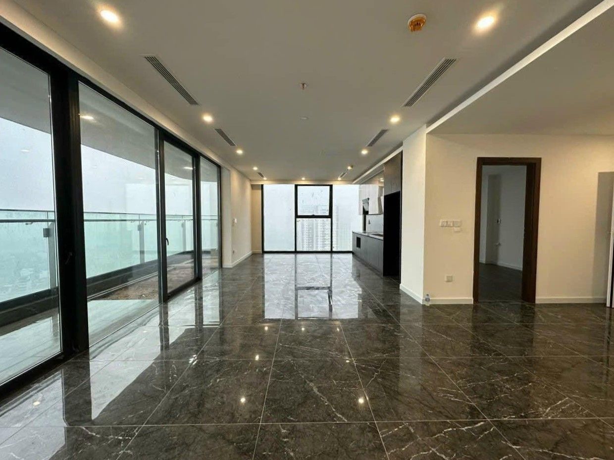 Bán căn hộ 3PN/174m2 mới nguyên bản hướng Đông Nam tại Sunshine Golden River