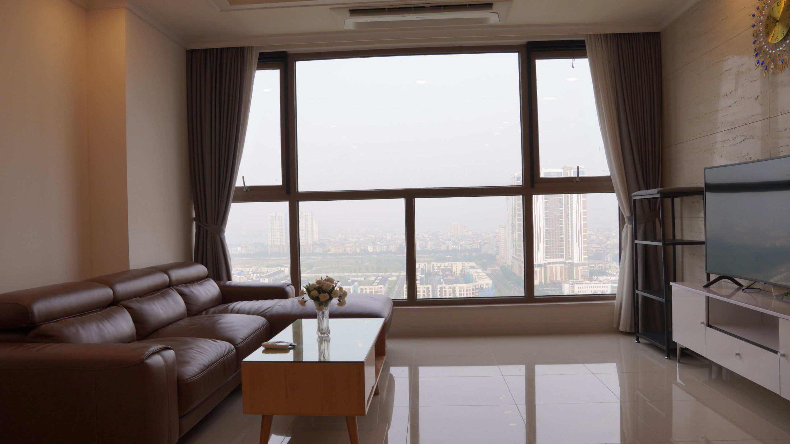 Cho thuê căn hộ cao cấp 3 ngủ 113m2 hướng Đông full đồ đẹp tòa 903 Starlake