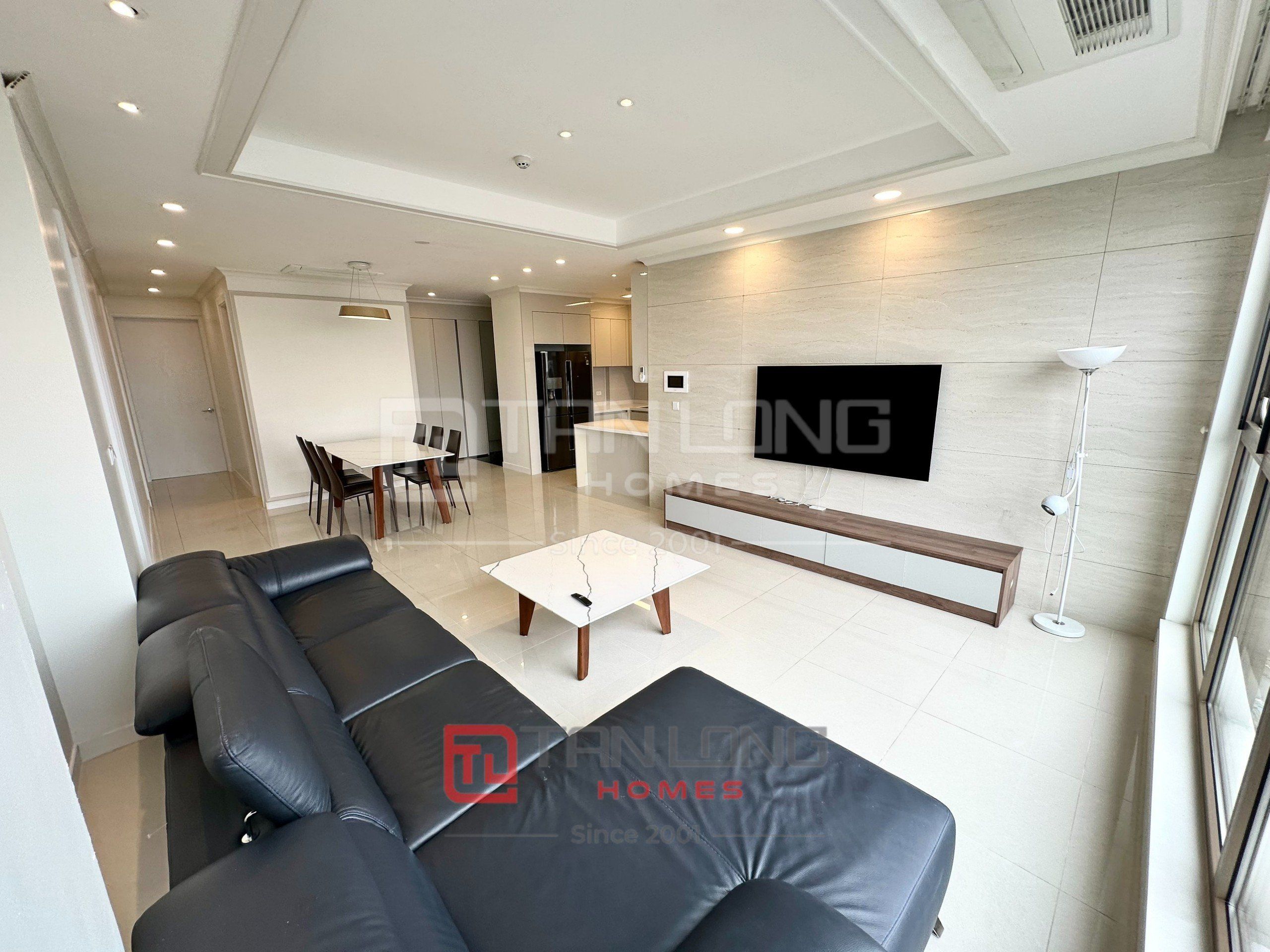 Bán căn hộ 3 ngủ 113m2 tầng cao, đồ cơ bản tòa 901 Starlake, giá tốt nhất hiện nay!