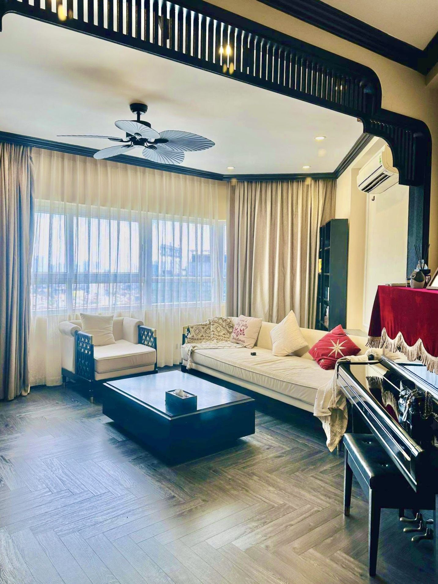 Bán chung cư Học viện Quốc Phòng - Hoàng Quốc Việt: 2PN/136m2 full đồ mới, vị trí đẹp, giá tốt!