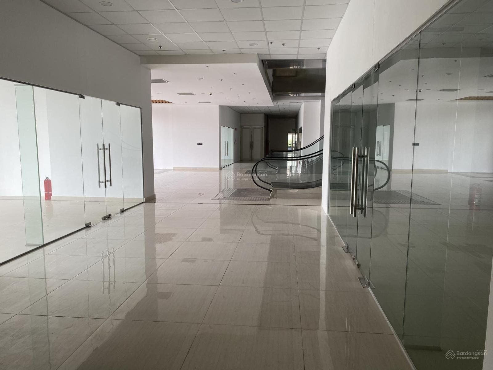 Cần cho thuê shophouse chân khối đế IA20, toà A2 hướng Đông, diện tích 157m2, view hướng ra sông