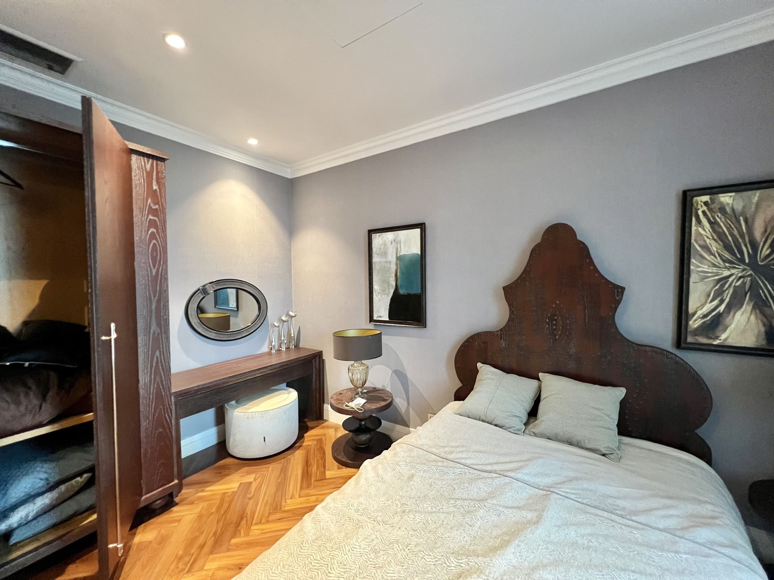 Bán căn hộ 2 phòng ngủ hướng đông tầng cao view bể bơi nội khu The Palm Oasis Vinhomes Star City