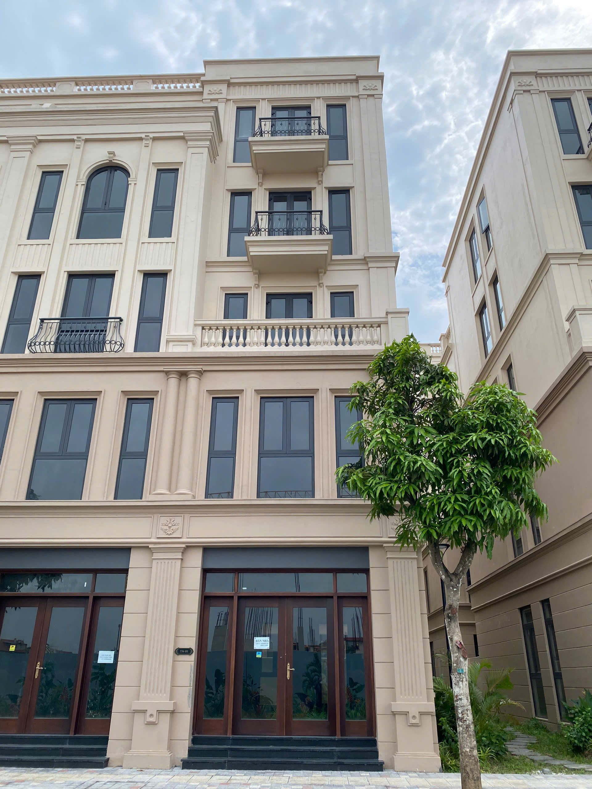Bán nhà liền kề xẻ khe Vinhomes Global Gate Cổ Loa phân khu Tinh Hoa hướng Tây Nam đường Thiên Nga