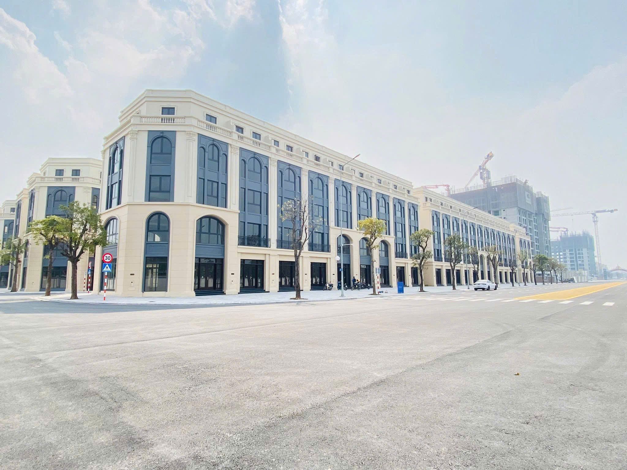 Bán nhà liền kề đường Ngôi Sao DT 62.5m2 hướng Tây Bắc khu Thịnh Vượng Vinhomes Global Gate Cổ Loa