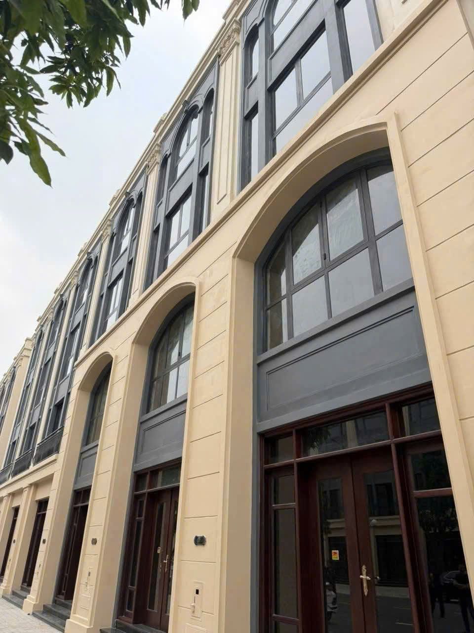 Chuyển nhượng liền kề Ngôi sao 2 DT 67.5m2 hướng Đông Nam giá rẻ khu Thịnh Vượng Vinhomes Cổ Loa