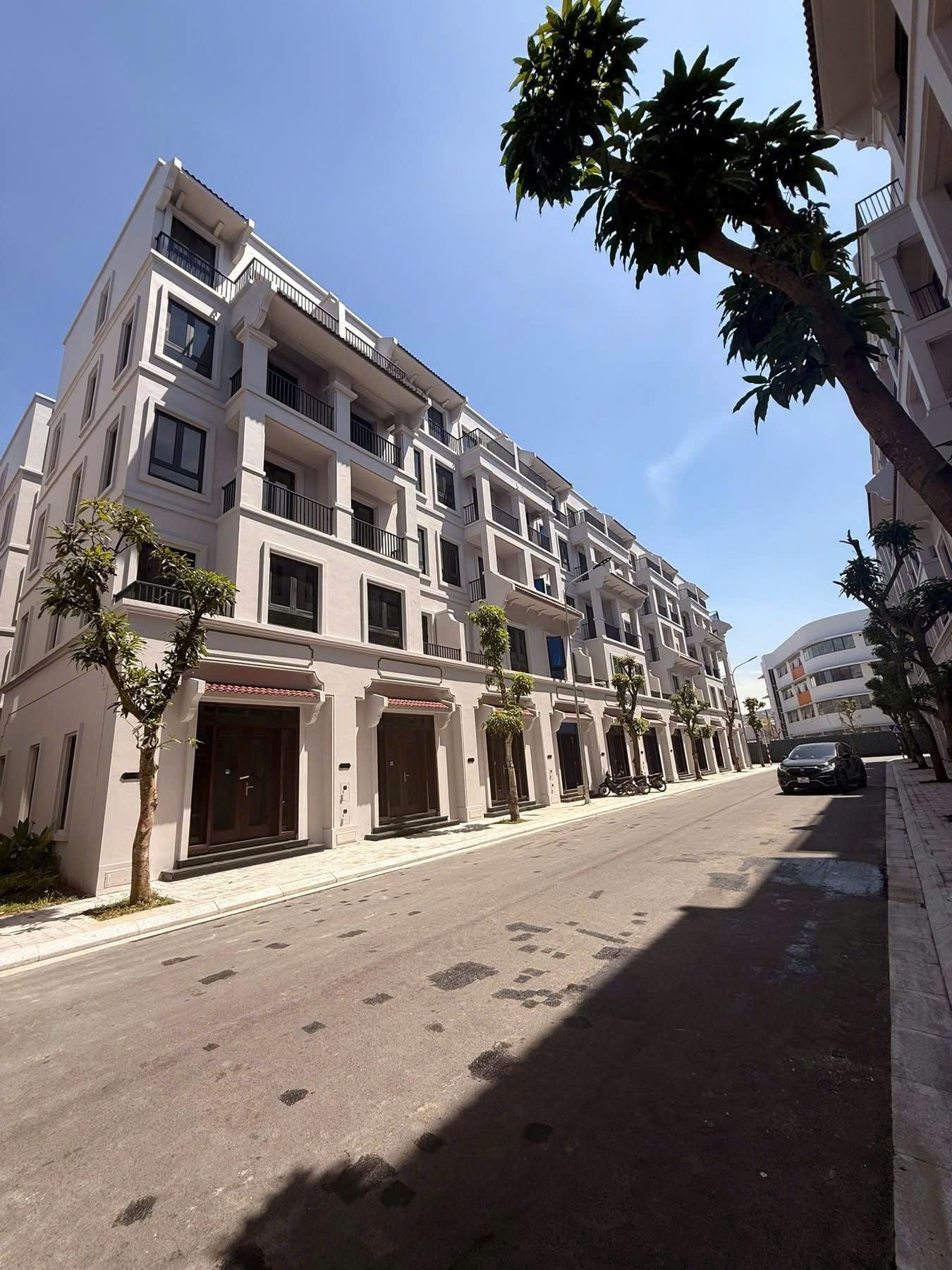 Chuyển nhượng liền kề Ánh Dương giá rẻ 62.5m2 hướng Đông Bắc phân khu Cát Tường Vinhomes Cổ Loa