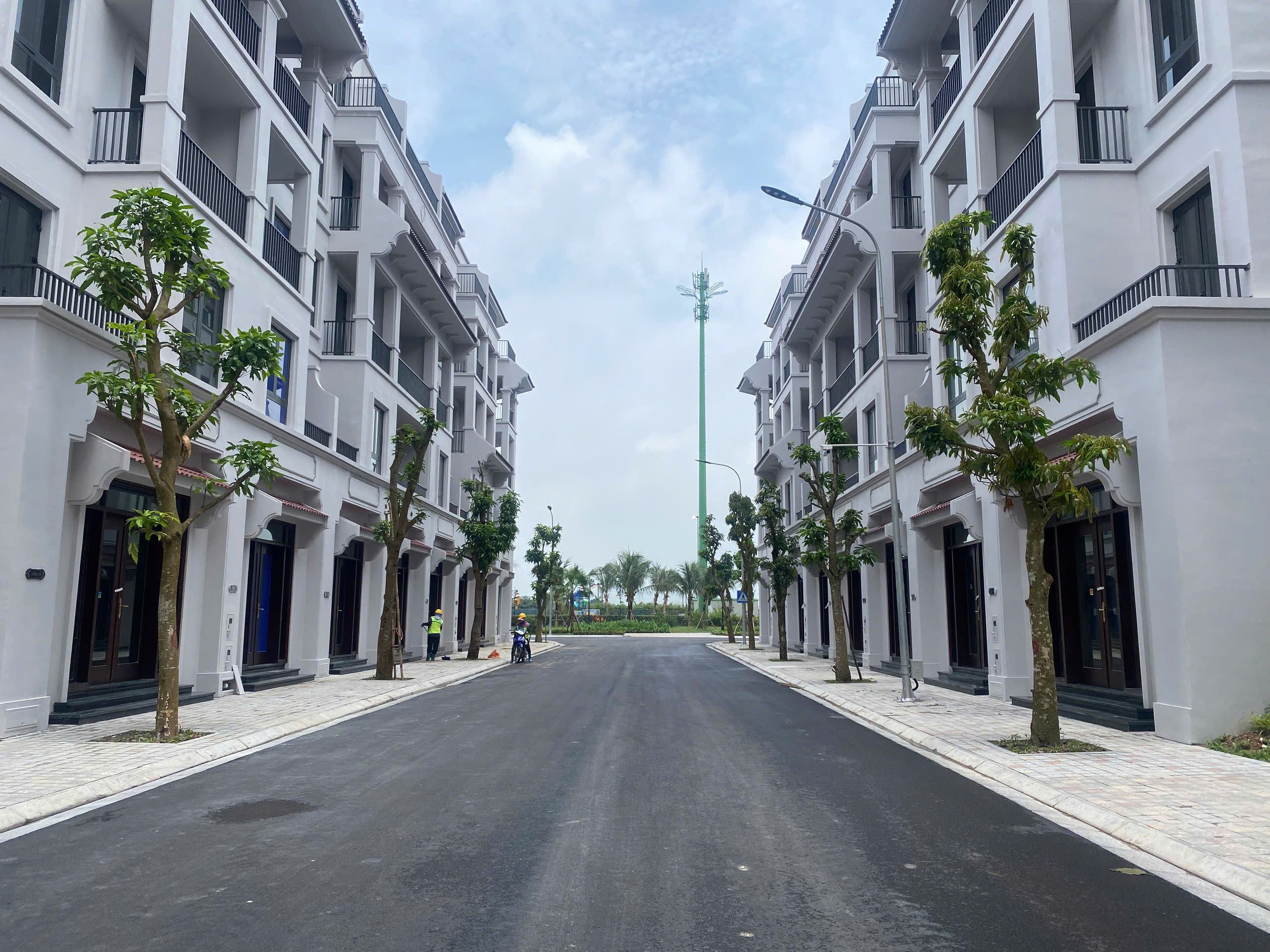 Bán liền kề Ánh Dương 3 hướng Đông Bắc sát đường lớn 60m khu Cát Tường Vinhomes Cổ Loa