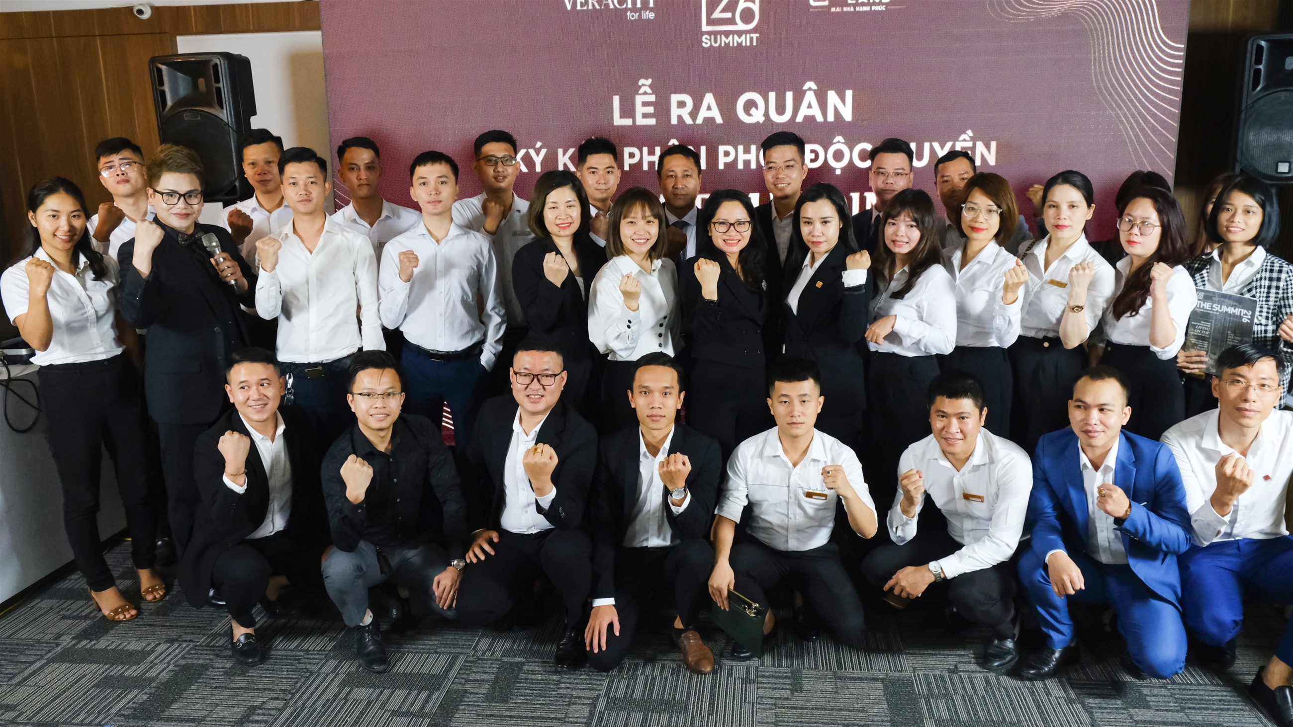 Nhân viên kinh doanh Tân Long Land có mặt tại lễ mở bán với sự quyết tâm quét sạch bảng hàng