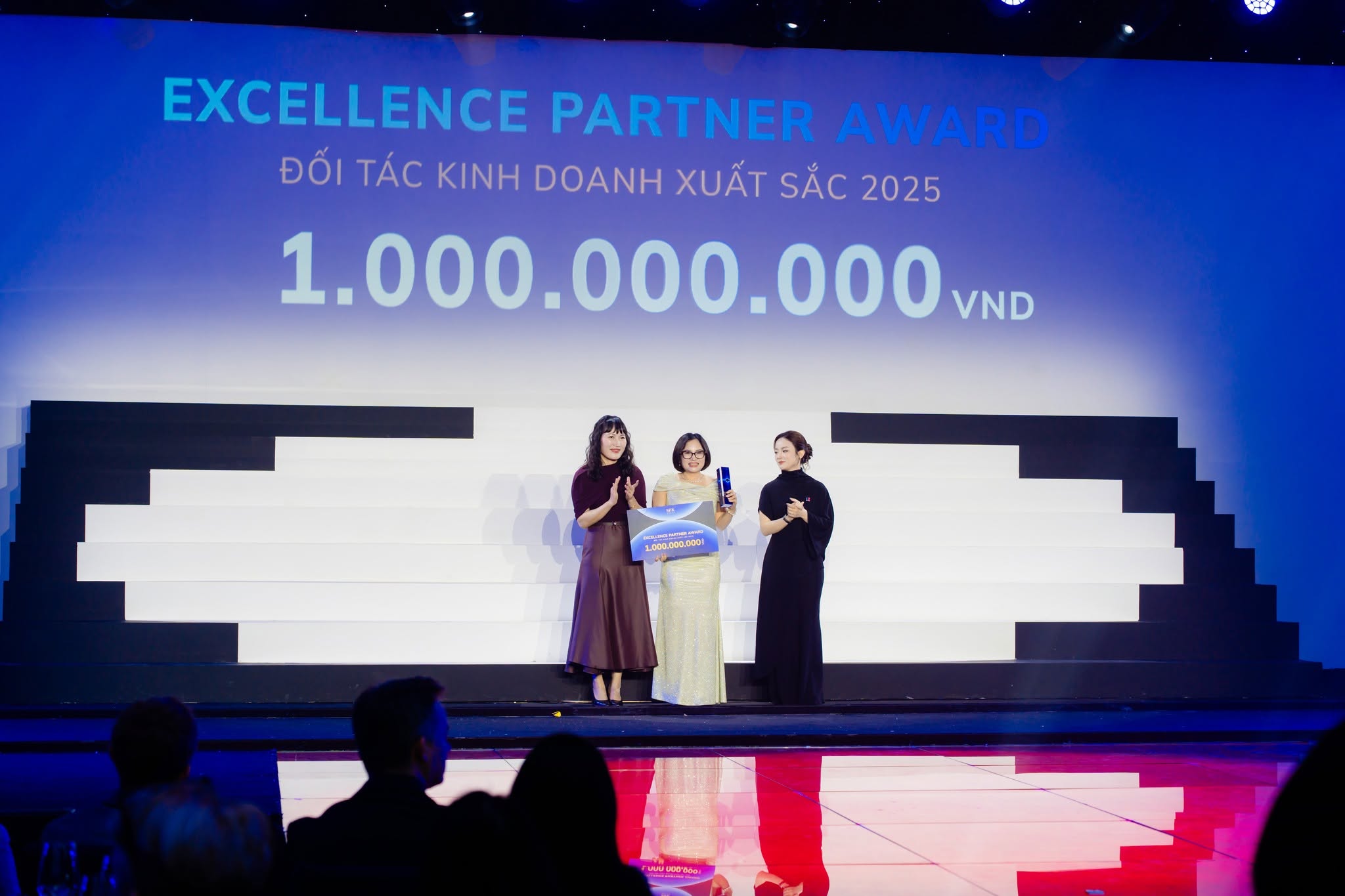 Tân Long Land thể hiện năng lực qua loạt giải thưởng danh gia của MIK Group
