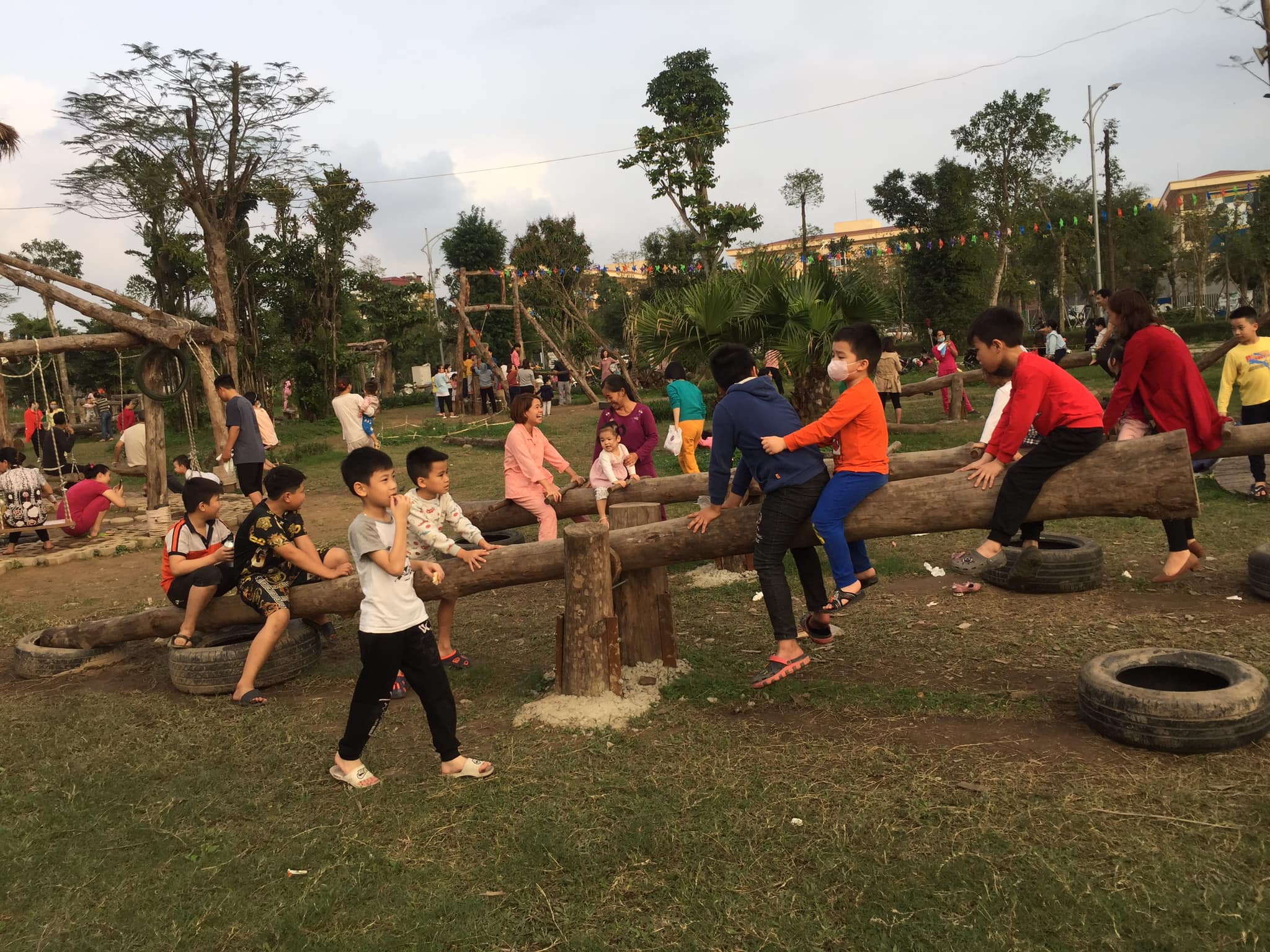 Các bé vui chơi tại khu vui chơi ngoài trời Thanh Hà cienco 5