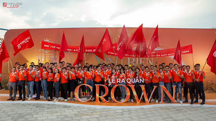 Các chiến binh Tân Long Land hừng hực khí thế tại sự kiện kickoff The Crown
